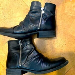 Miz Mooz Lucy booties sz 39W